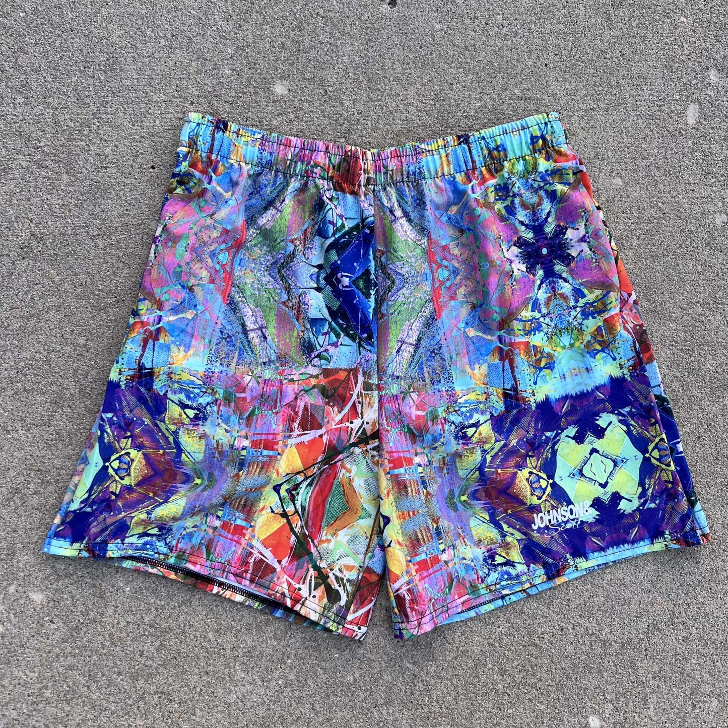 GRAFFITI SHORT SHORTS