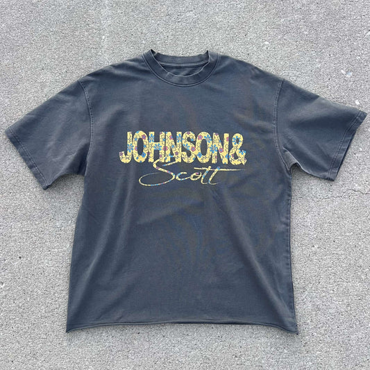 CLAIRE HENRY CREATIVE X JOHNSONANDSCOTT SIGNATURE LOGO T-SHIRT